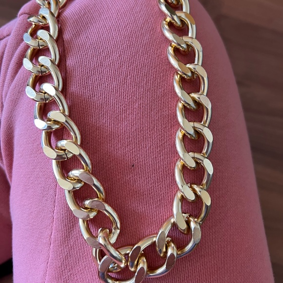 ✨FREE WITH BUNDLE PURCHASE✨ Chunky gold plated chain necklace - Picture 2 of 2